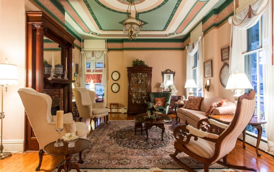 Image for IMMACULATE 5 BR/3.5 BA VICTORIAN HOME