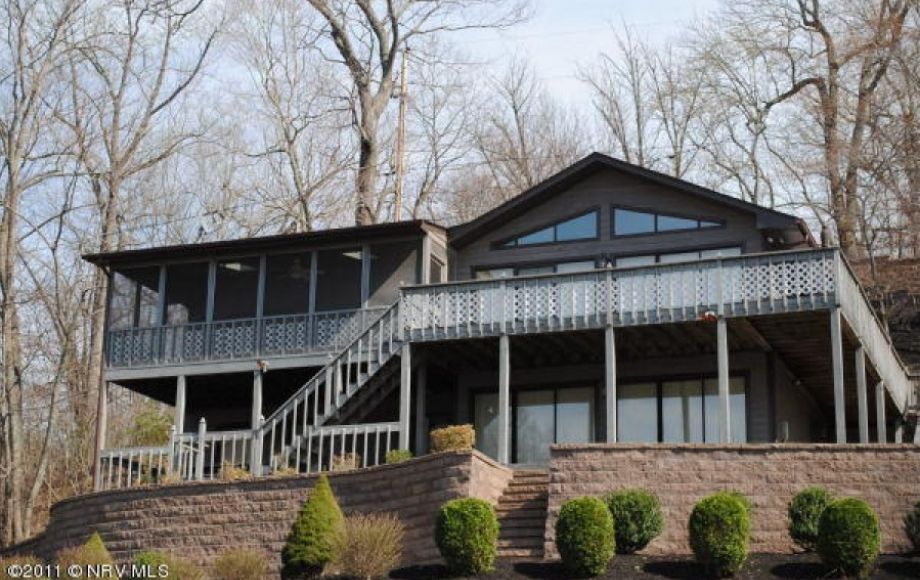 Image for FULLY FURNISHED 5 BR/2BA WATER FRONT HOME on CLAYTOR LAKE w/DOUBLE BOAT GARAGE & BOAT DOCK w/LIFT