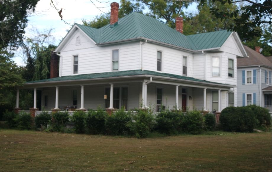 Image for 4 BR/2 BA VICTORIAN STYLE HOME in FAUQUIER COUNTY, VA—SELLS to the HIGHEST BIDDER!!