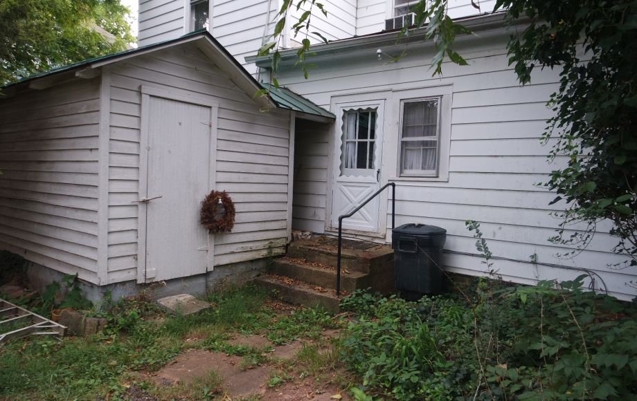 Image for 4 BR/2 BA VICTORIAN STYLE HOME in FAUQUIER COUNTY, VA—SELLS to the HIGHEST BIDDER!!