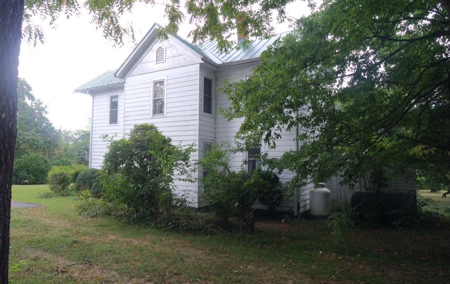 Image for 4 BR/2 BA VICTORIAN STYLE HOME in FAUQUIER COUNTY, VA—SELLS to the HIGHEST BIDDER!!