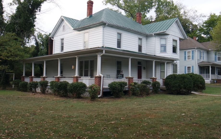 Image for 4 BR/2 BA VICTORIAN STYLE HOME in FAUQUIER COUNTY, VA—SELLS to the HIGHEST BIDDER!!