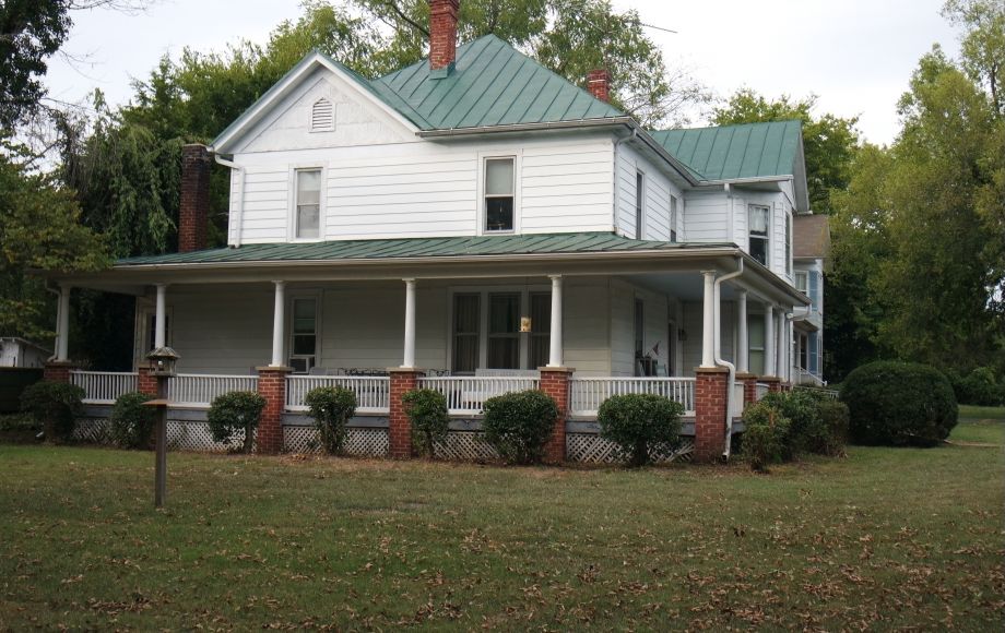 Image for 4 BR/2 BA VICTORIAN STYLE HOME in FAUQUIER COUNTY, VA—SELLS to the HIGHEST BIDDER!!