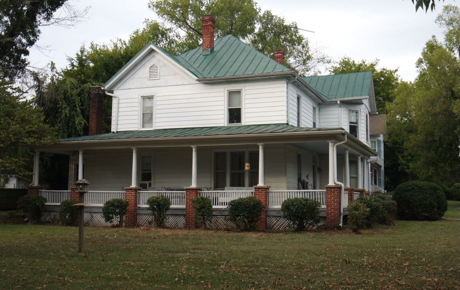 Image for 4 BR/2 BA VICTORIAN STYLE HOME in FAUQUIER COUNTY, VA—SELLS to the HIGHEST BIDDER!!