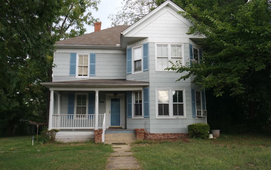 Image for SOLID 3 BR/2 BA HOME w/OUTBUILDINGS on .34 +/- ACRE LOT—SELLS to the HIGHEST BIDDER!!