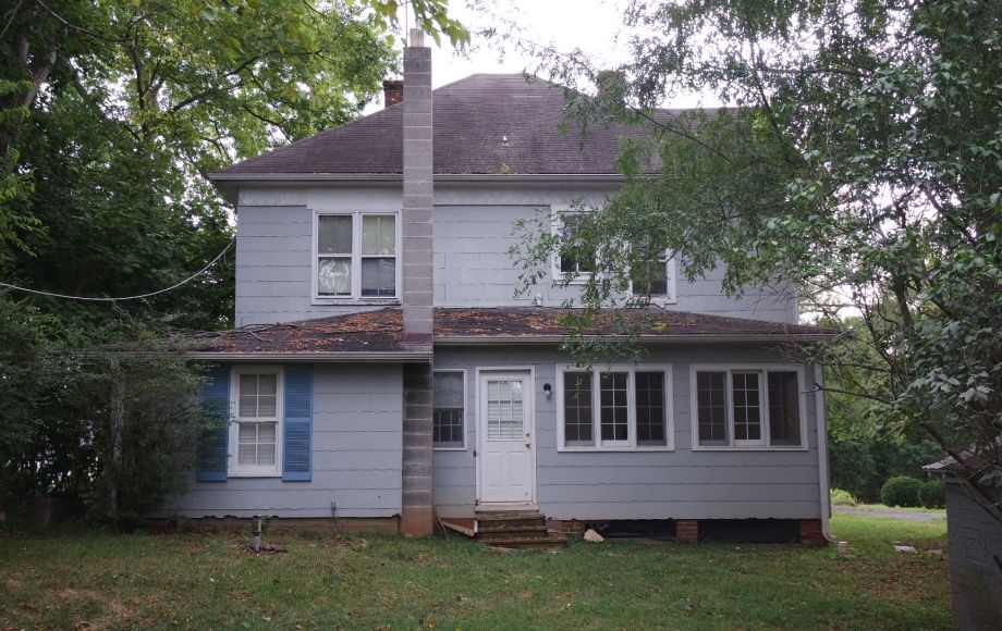 Image for SOLID 3 BR/2 BA HOME w/OUTBUILDINGS on .34 +/- ACRE LOT—SELLS to the HIGHEST BIDDER!!