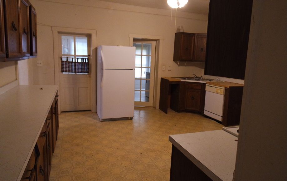 Image for SOLID 3 BR/2 BA HOME w/OUTBUILDINGS on .34 +/- ACRE LOT—SELLS to the HIGHEST BIDDER!!