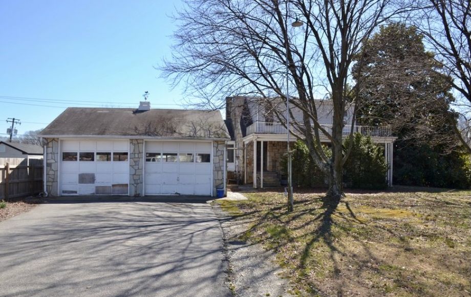 Image for 4 BR/2 BA HOME w/DETACHED GARAGE PLUS ADJACENT LOT—COMMERCIAL POTENTIAL FRONTING COURTHOUSE RD!!