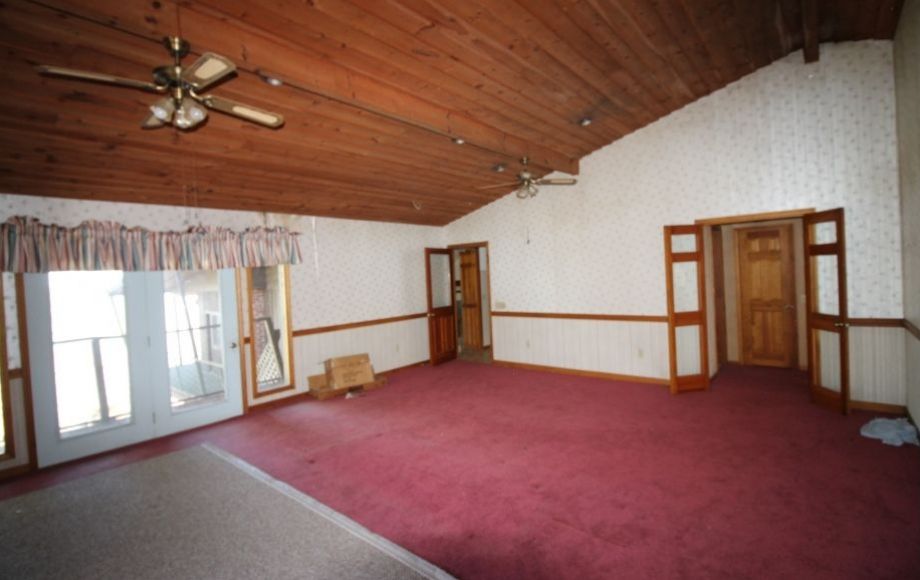 Image for 3 BR/4 BA Buggs Island Lake/Kerr Lake Front Home on 3+ Acres—SELLS to the HIGHEST BIDDER!!