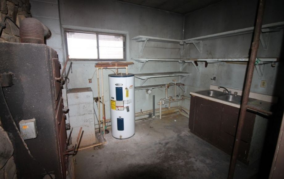 Image for 3 BR/4 BA Buggs Island Lake/Kerr Lake Front Home on 3+ Acres—SELLS to the HIGHEST BIDDER!!