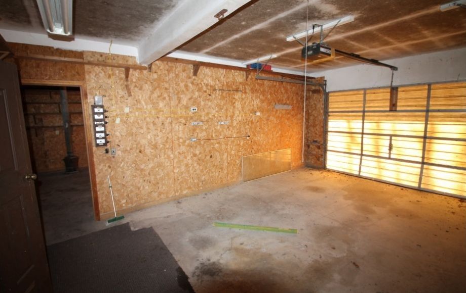 Image for 3 BR/4 BA Buggs Island Lake/Kerr Lake Front Home on 3+ Acres—SELLS to the HIGHEST BIDDER!!