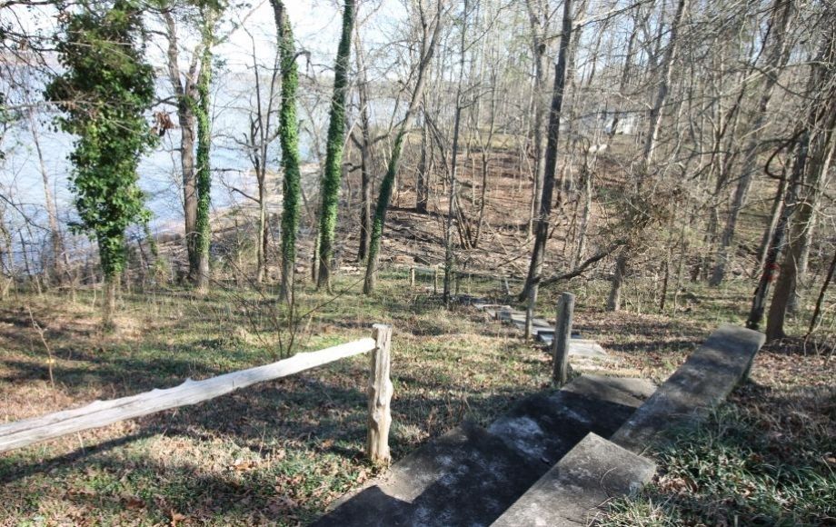 Image for 3 BR/4 BA Buggs Island Lake/Kerr Lake Front Home on 3+ Acres—SELLS to the HIGHEST BIDDER!!