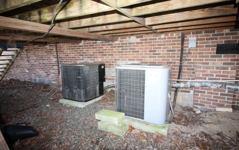 Image for 3 BR/4 BA Buggs Island Lake/Kerr Lake Front Home on 3+ Acres—SELLS to the HIGHEST BIDDER!!