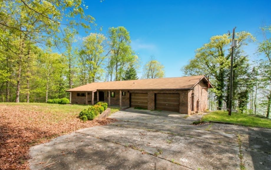 Image for 3 BR/4 BA Buggs Island Lake/Kerr Lake Front Home on 3+ Acres—SELLS to the HIGHEST BIDDER!!