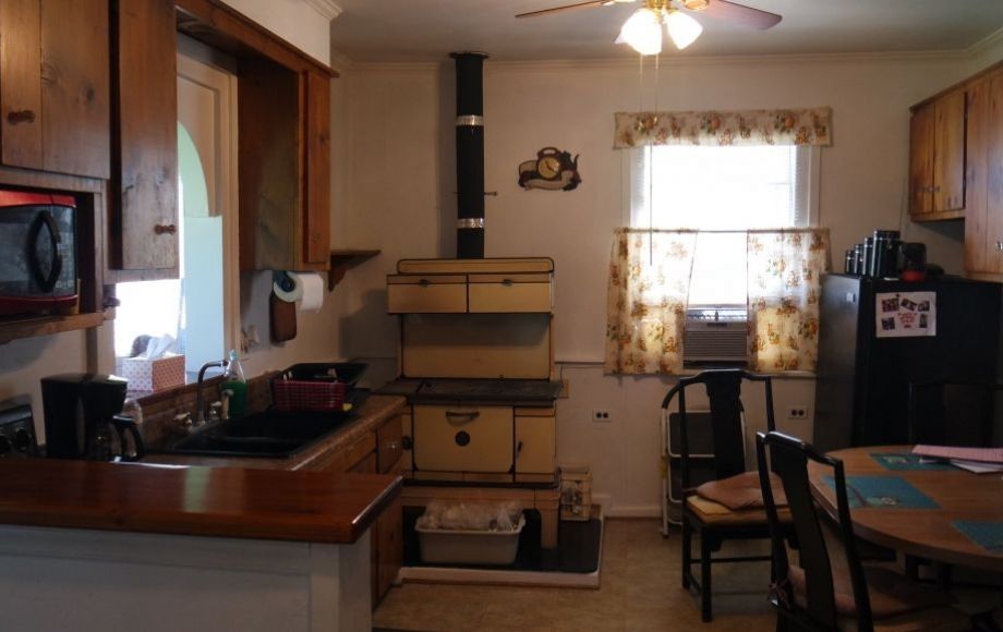 Image for 3 BR Farm House on 4.2 +/- Acres w/Outbuildings in Gordonsville, VA—SELLS to the HIGHEST BIDDER!!