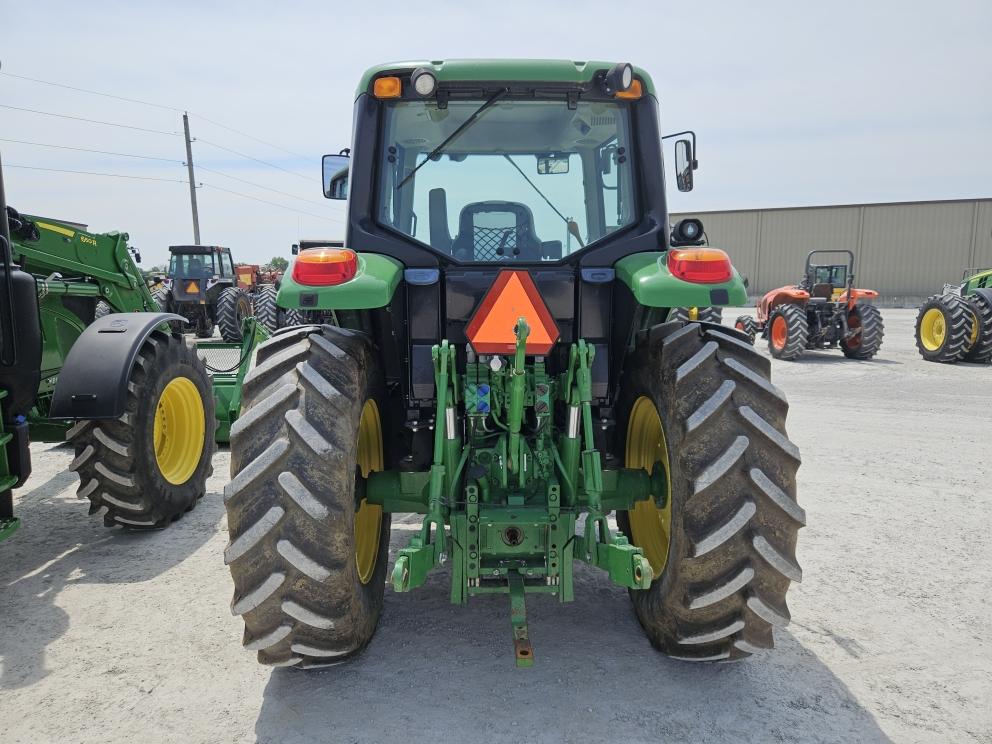 Image for 2018 John Deere 6110M