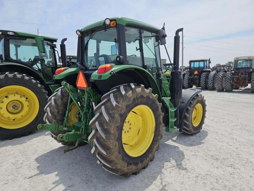 Image for 2018 John Deere 6110M