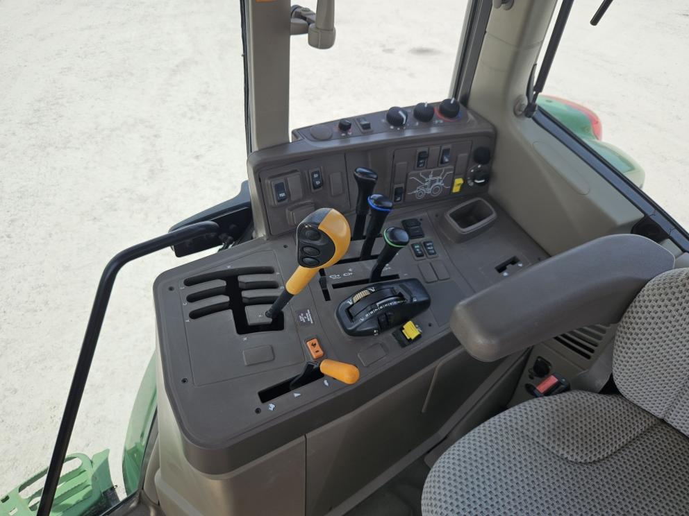 Image for 2018 John Deere 6110M