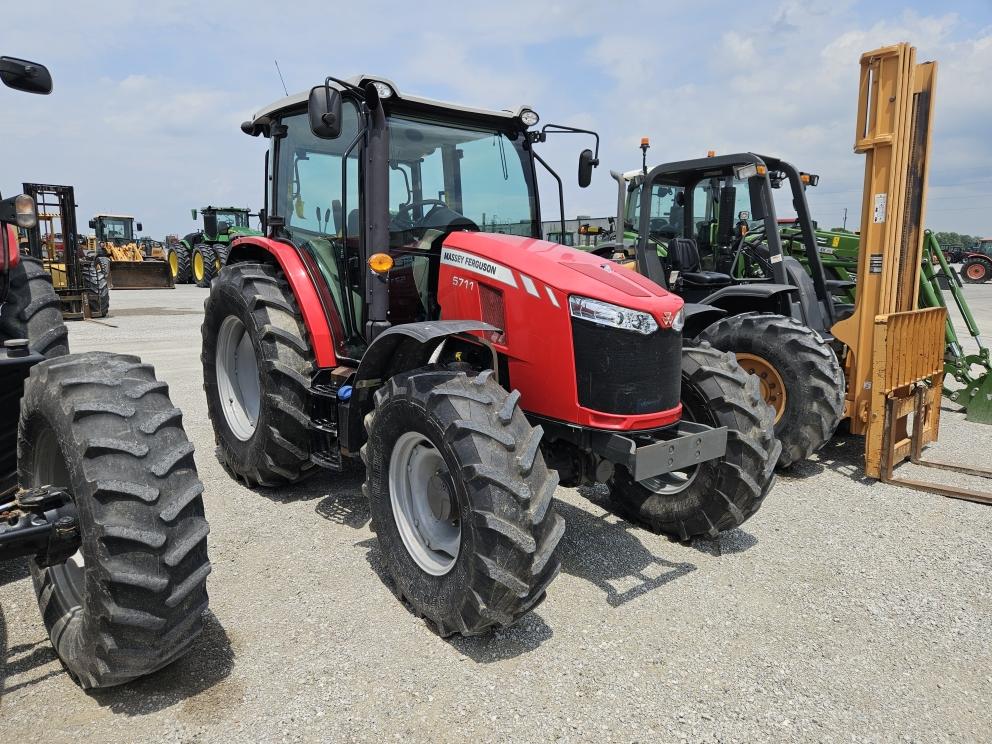 Image for 2018 Massey Ferguson 5711