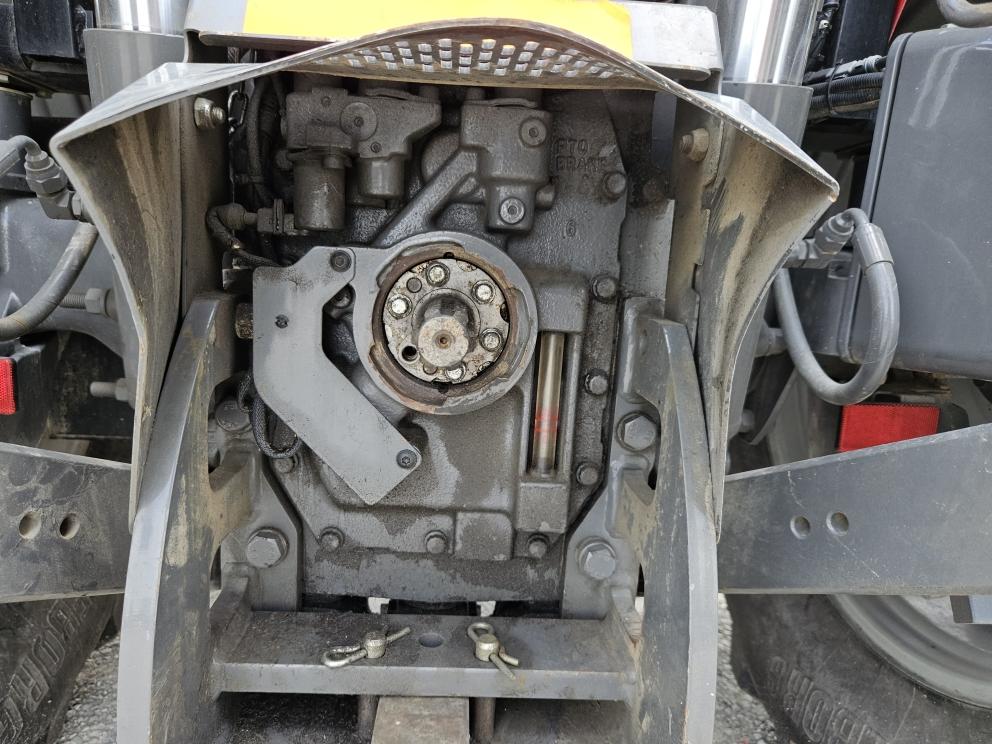 Image for 2018 Massey Ferguson 5711