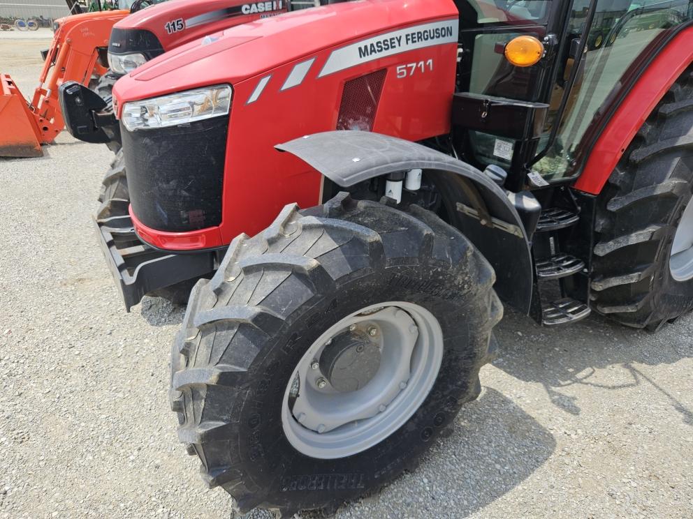 Image for 2018 Massey Ferguson 5711