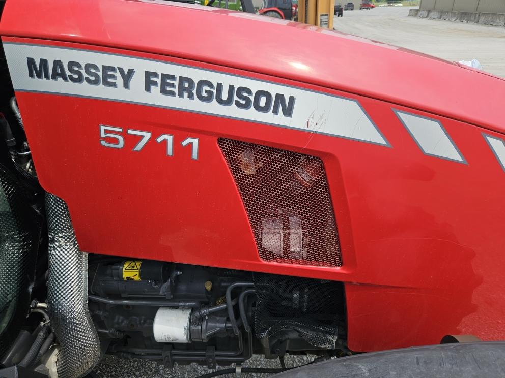 Image for 2018 Massey Ferguson 5711