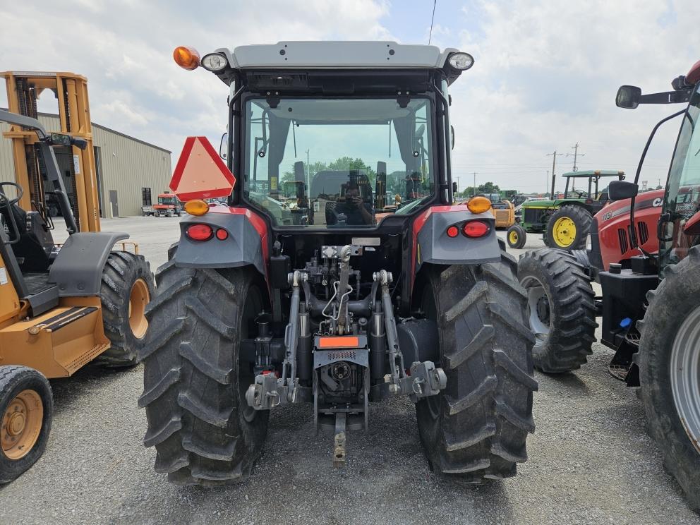 Image for 2018 Massey Ferguson 5711