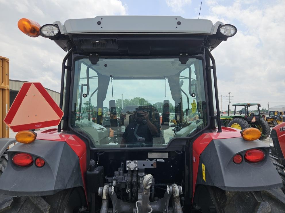 Image for 2018 Massey Ferguson 5711