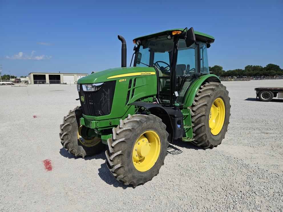 Image for 2021 John Deere 6135E