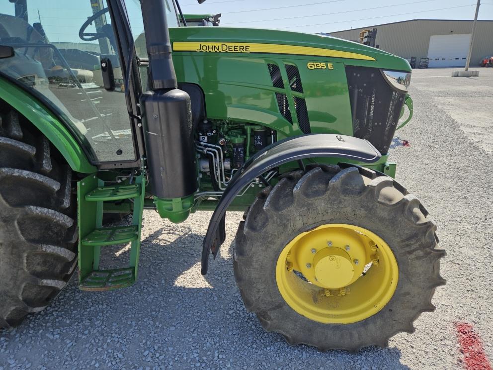 Image for 2021 John Deere 6135E