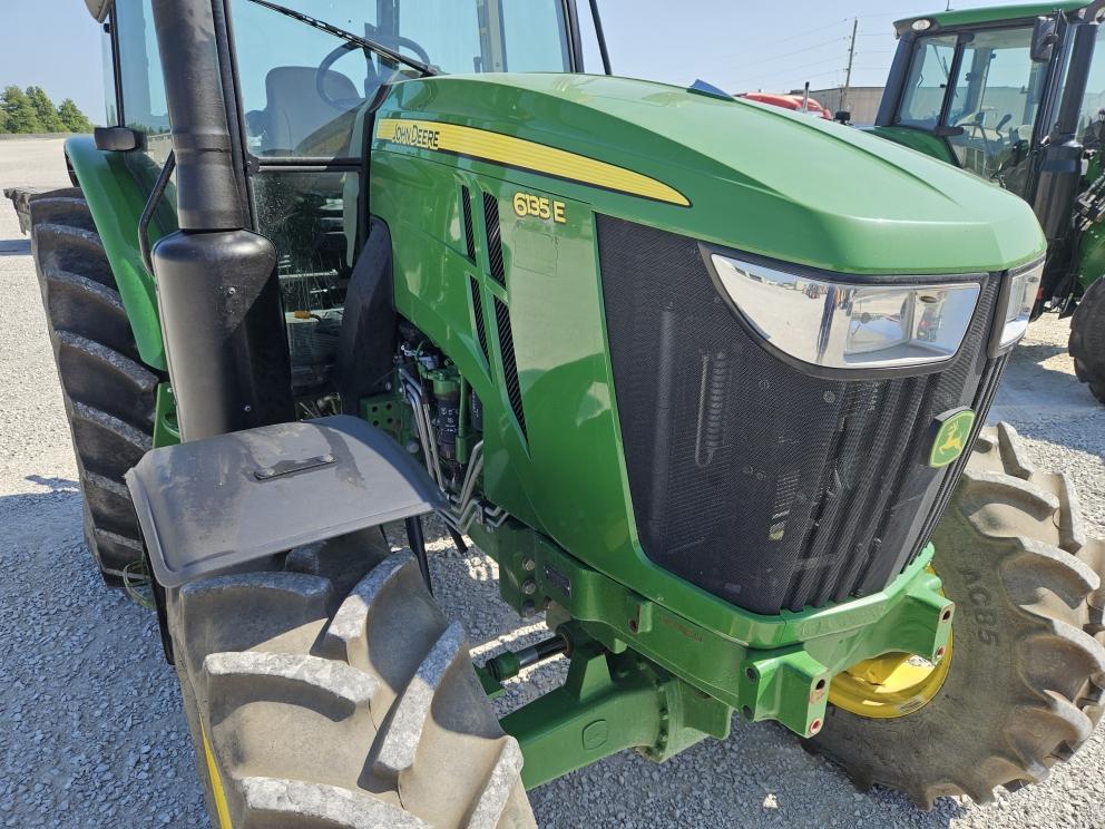 Image for 2021 John Deere 6135E