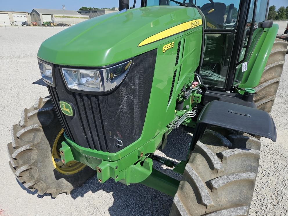 Image for 2021 John Deere 6135E