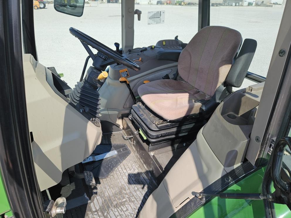 Image for 2021 John Deere 6135E