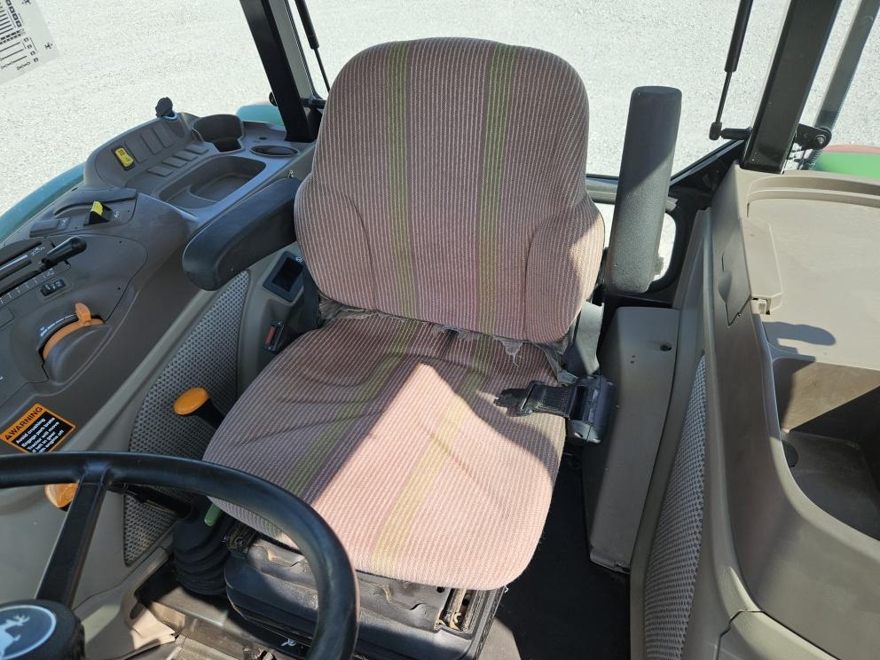 Image for 2021 John Deere 6135E