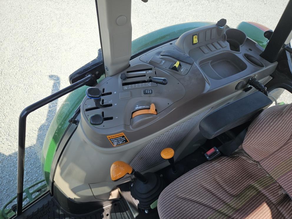 Image for 2021 John Deere 6135E