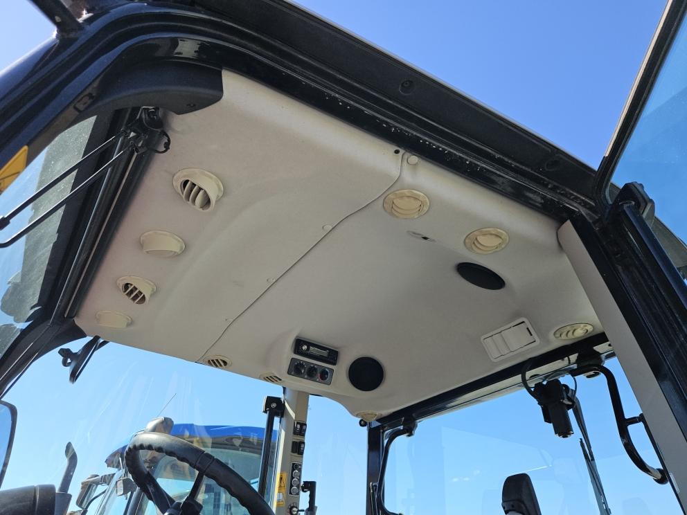 Image for 2020 Massey Ferguson 6713