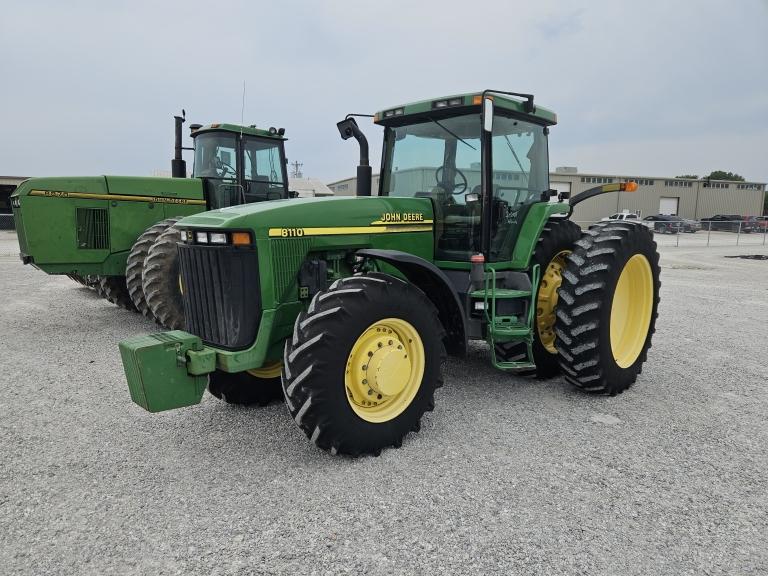 Image for 2001 John Deere 8110