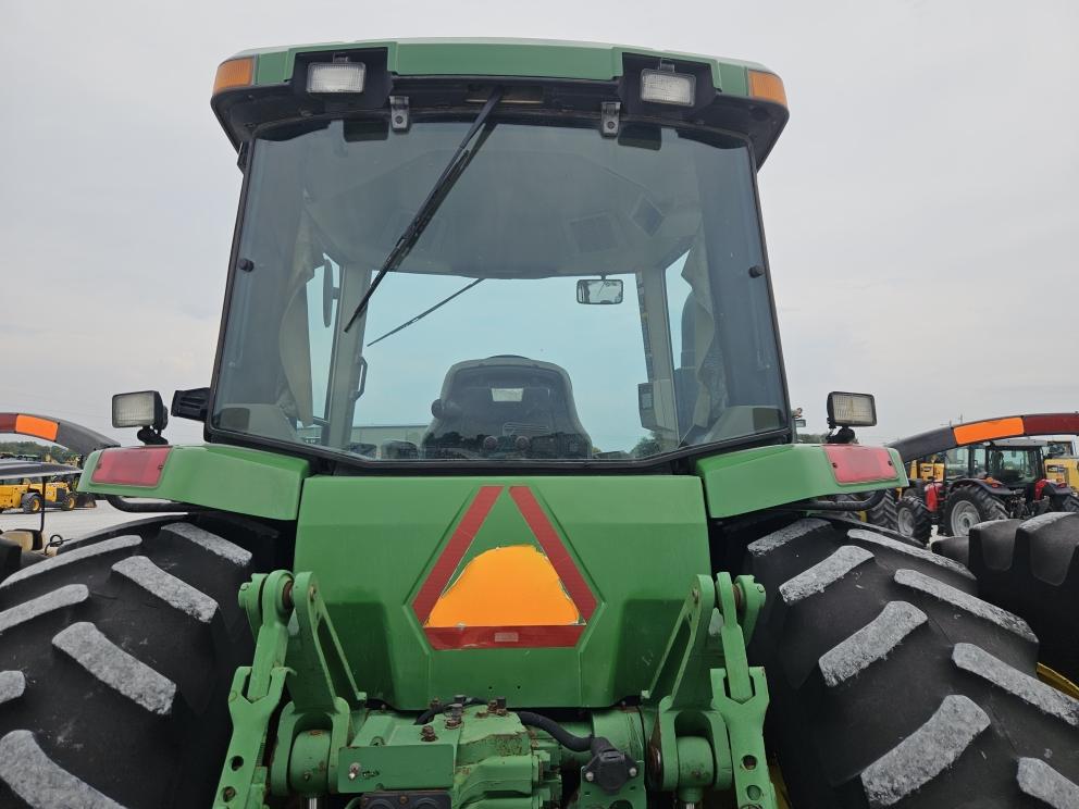 Image for 2001 John Deere 8110