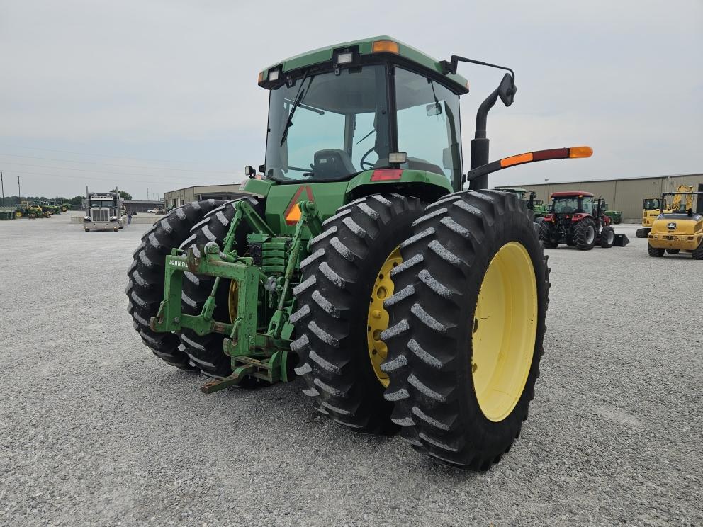 Image for 2001 John Deere 8110