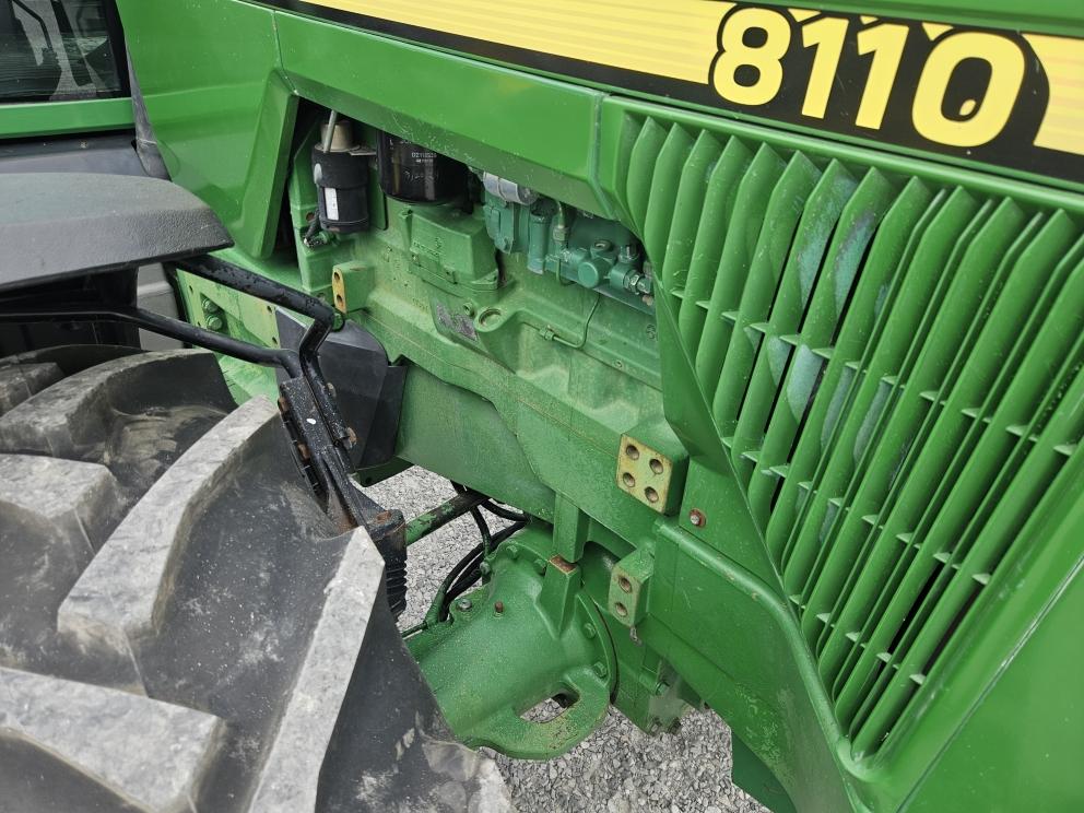 Image for 2001 John Deere 8110