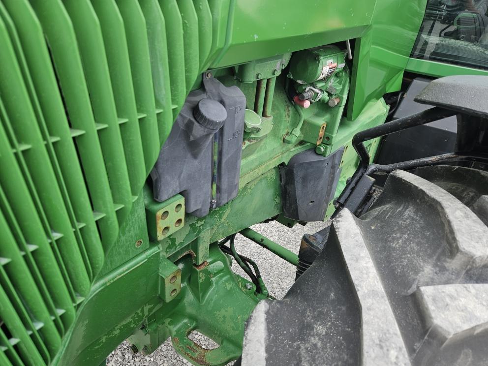 Image for 2001 John Deere 8110