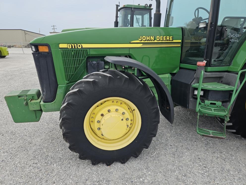 Image for 2001 John Deere 8110