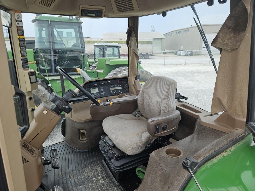 Image for 2001 John Deere 8110