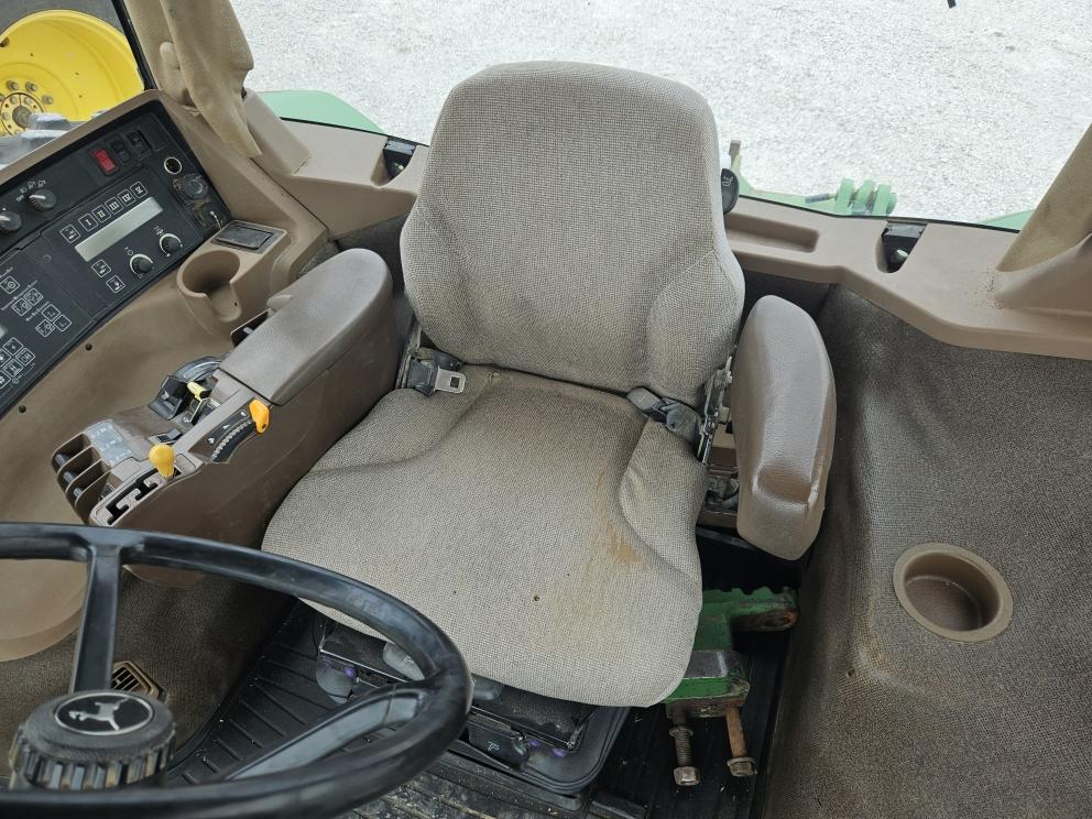 Image for 2001 John Deere 8110