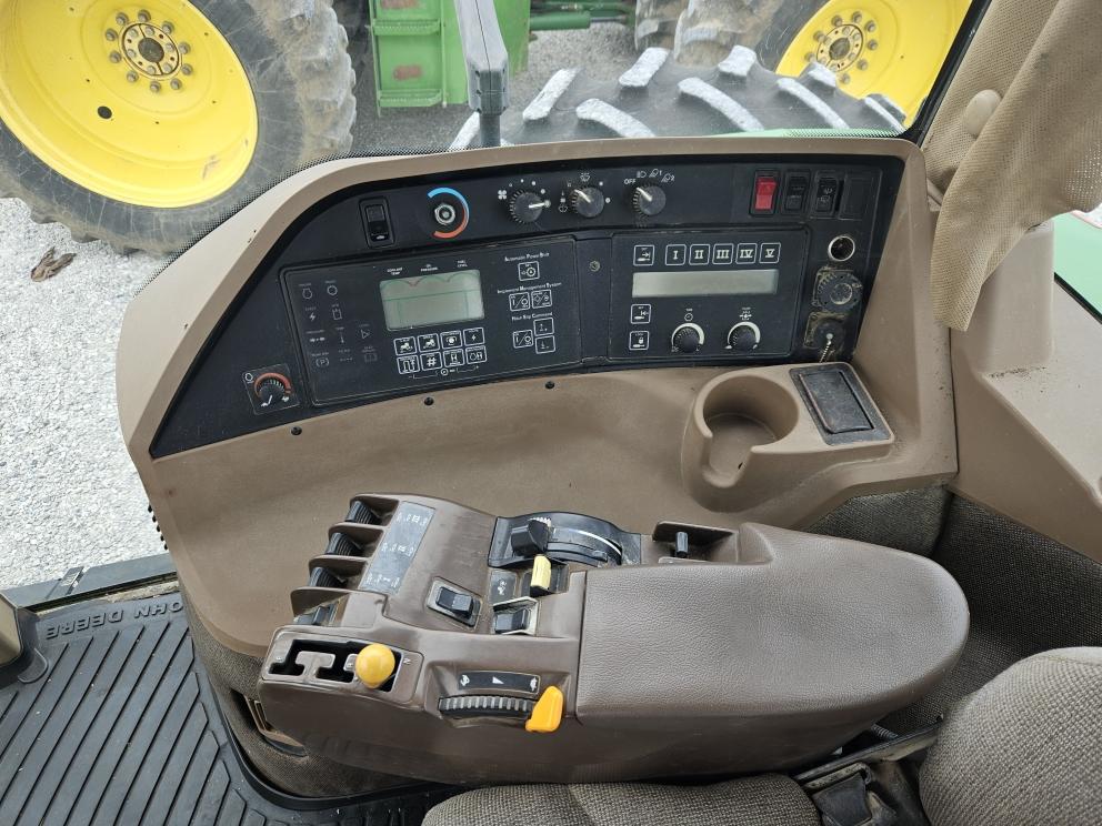 Image for 2001 John Deere 8110