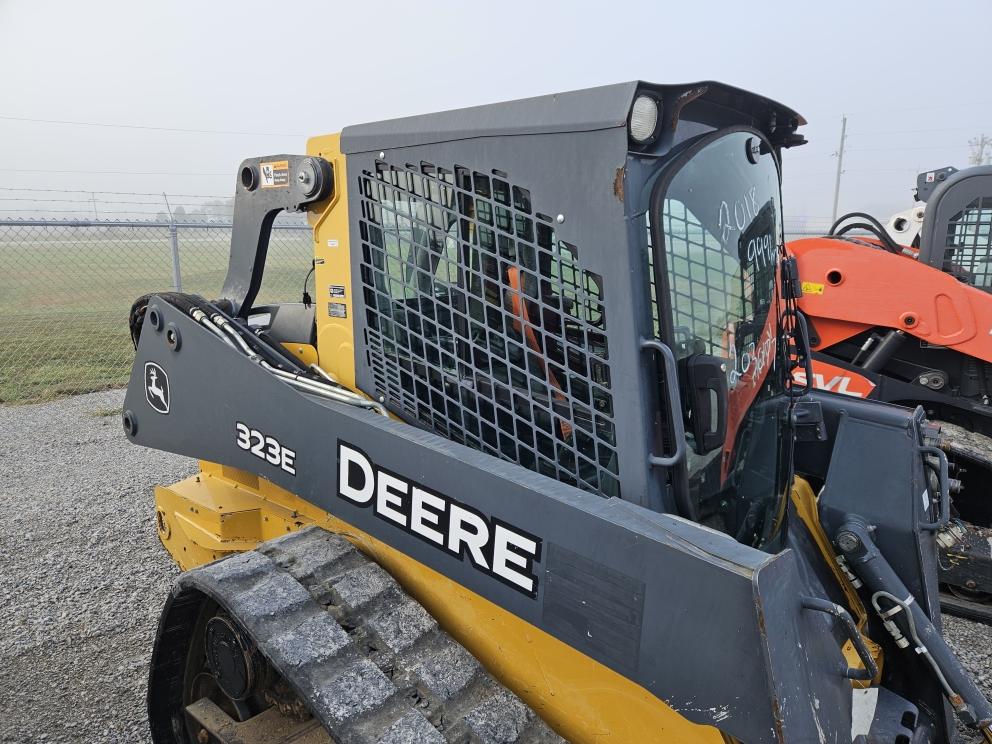 Image for 2018 John Deere 323E