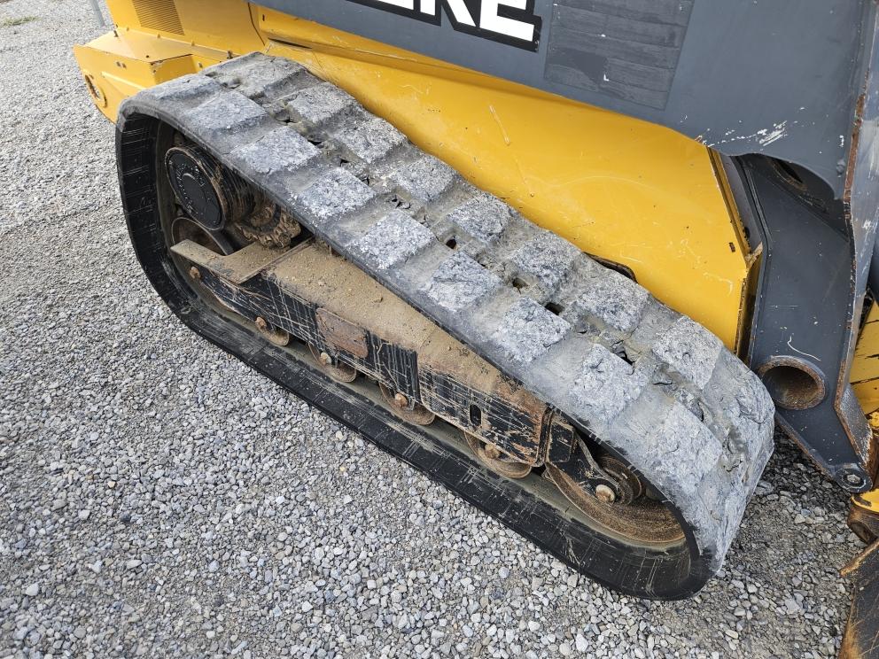 Image for 2018 John Deere 323E