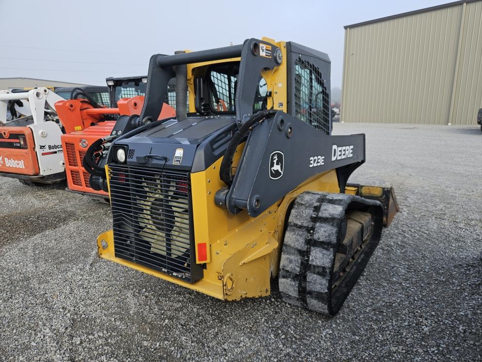 Image for 2018 John Deere 323E