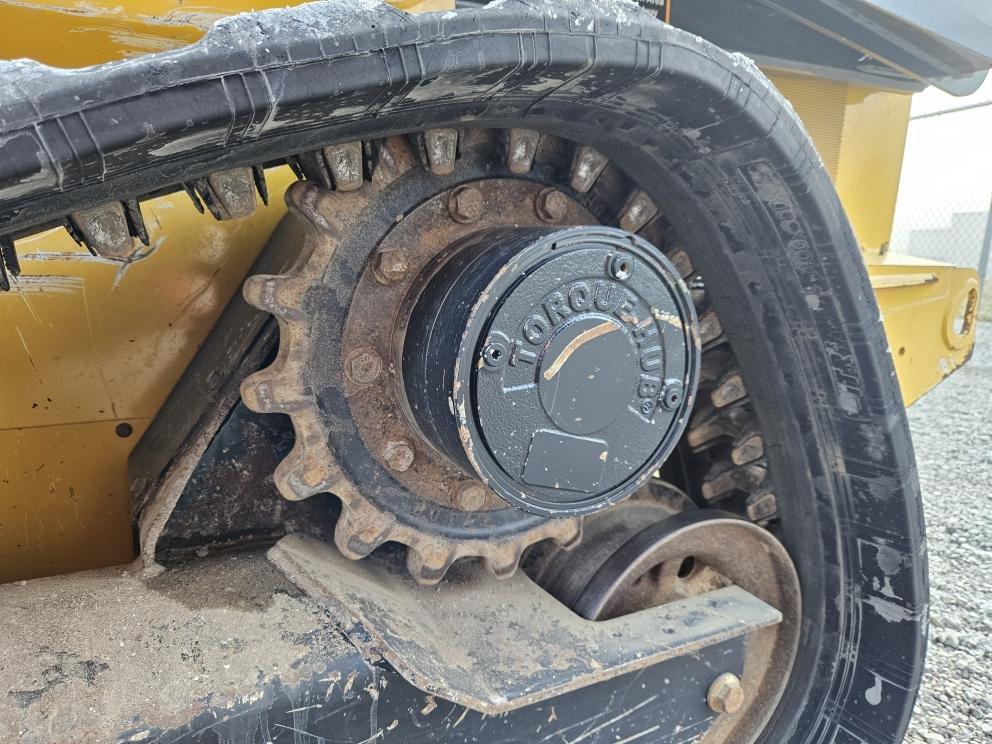 Image for 2018 John Deere 323E