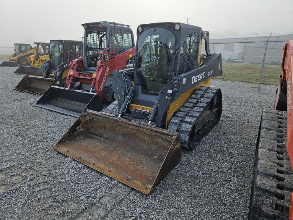 Image for 2018 John Deere 323E